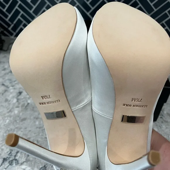 Size 7.5 Badgley Mischka white peep-toed pumps. New with box. Retails for $245. - Picture 7 of 7